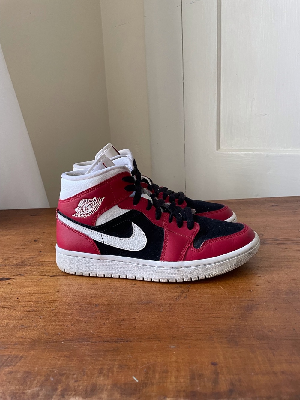 Nike Air Jordan 1 Mid Gym Red Black White BQ6472-601 Womens Size 7.5 AJ1 Used